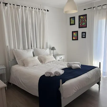 House With Garden In - 100 M², Shared Pool Vakantiehuis Bombarral